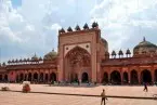 Visit Taj Mahal at Sunrise & proceed to Jaipur via Fatehpur Sikri